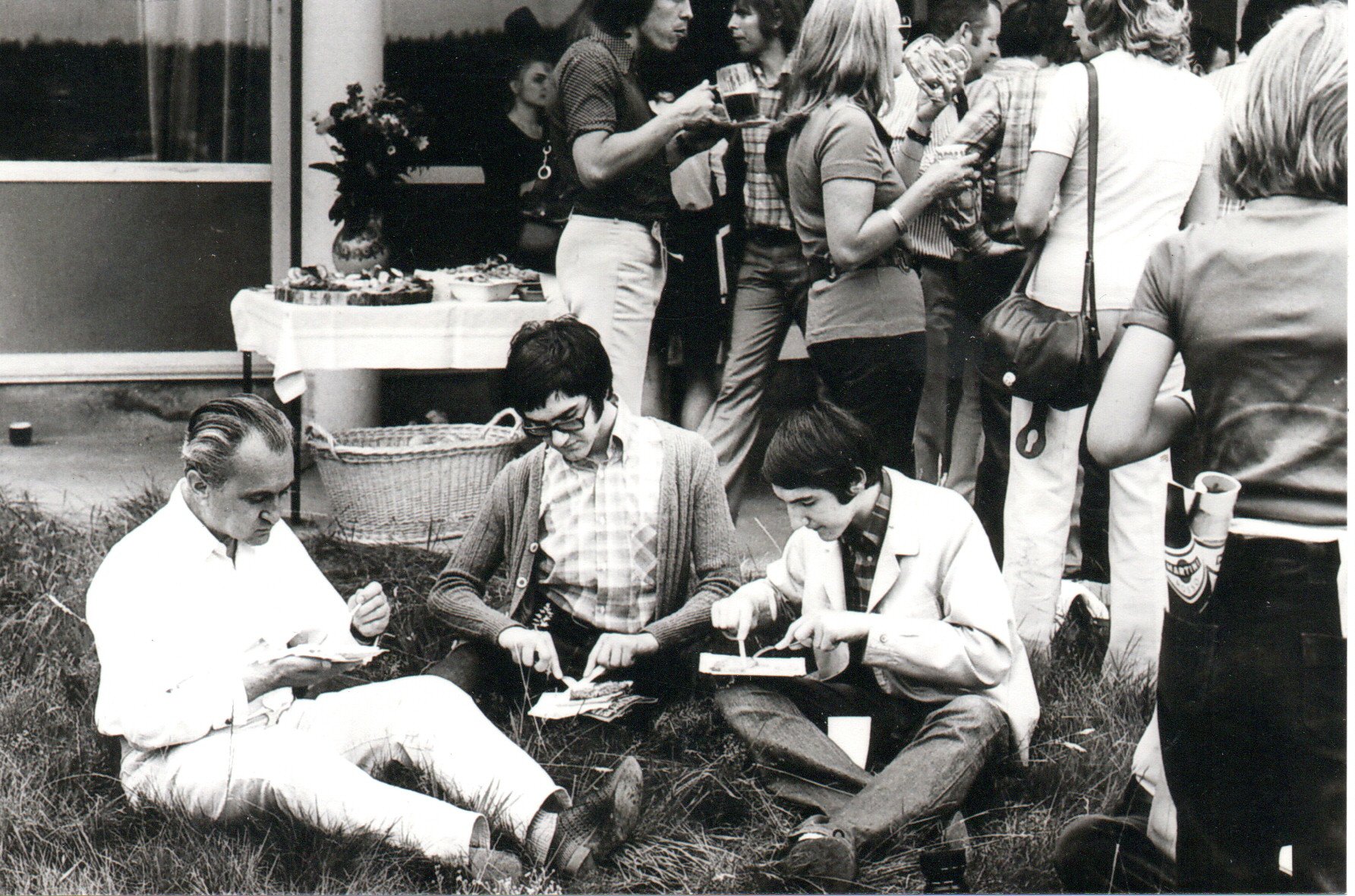WKRT Barbecue 1973 in Hockenheim Familie Professor Fuhrmann (Vorstandsvorsitzender) beim Picknicken...